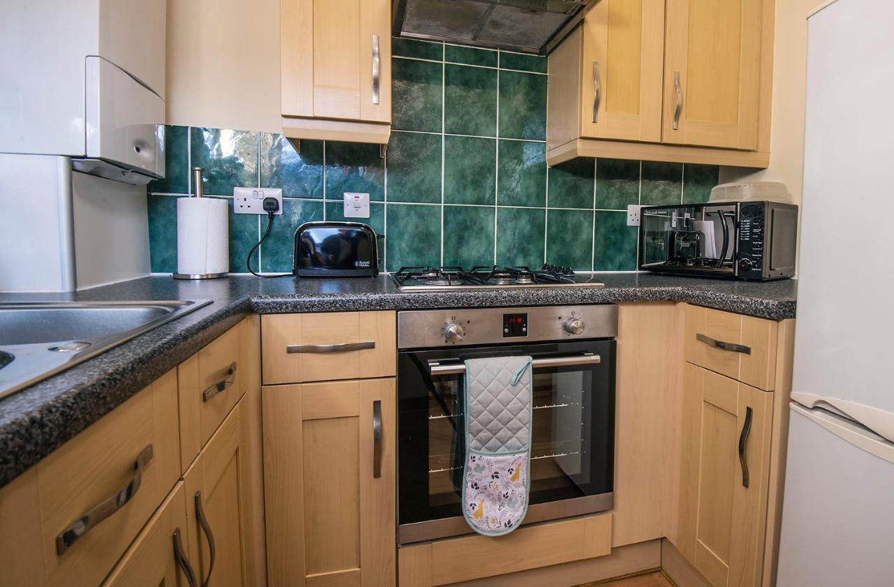 Stylish 2 Bedroom - 2 Miles Inverness City Centre Pokoj fotografie